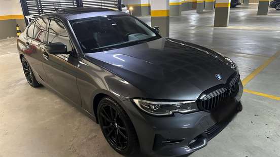BMW-320i-2021