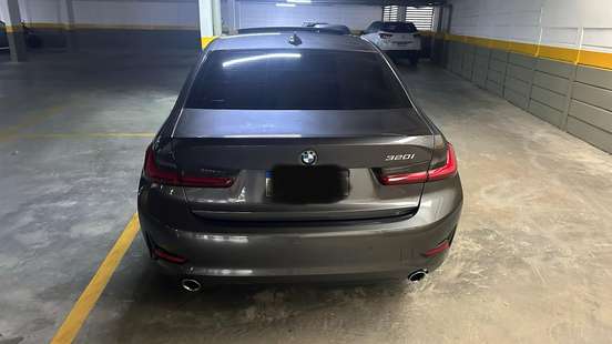 BMW-320i-2021