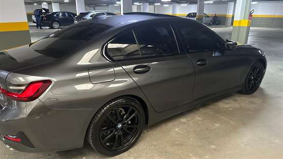 BMW-320i-2021