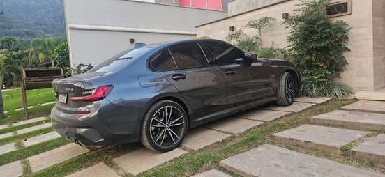 BMW-330e-2022