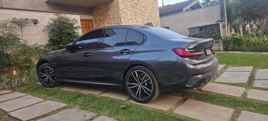 BMW-330e-2022