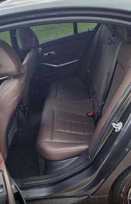 BMW-330e-2022