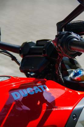 DUCATI-DIAVEL 1260 S-2021