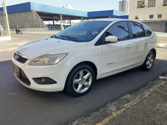 FORD FOCUS 2.0 GLX 16V FLEX 4P AUTOMÁTICO FORD FOCUS 2.0 GLX 16V FLEX 4P AUTOMÁTICO