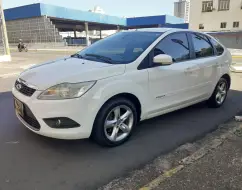 FORD FOCUS 2.0 GLX 16V FLEX 4P AUTOMÁTICO FORD FOCUS 2.0 GLX 16V FLEX 4P AUTOMÁTICO