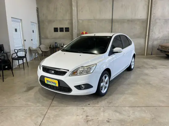 FORD FOCUS 2.0 GLX 16V FLEX 4P MANUAL FORD FOCUS 2.0 GLX 16V FLEX 4P MANUAL