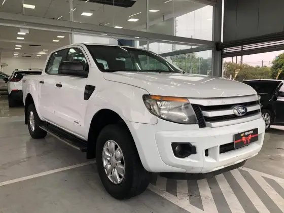 FORD RANGER 3.2 XLS 4X4 CD 20V DIESEL 4P AUTOMÁTICO