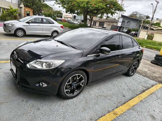 FORD-FOCUS-2015