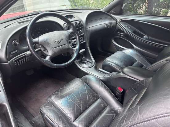 FORD-MUSTANG-1995