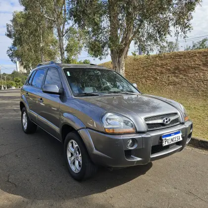 HYUNDAI TUCSON 2.0 MPFI GLS 16V 143CV 2WD FLEX 4P AUTOMÁTICO HYUNDAI TUCSON 2.0 MPFI GLS 16V 143CV 2WD FLEX 4P AUTOMÁTICO