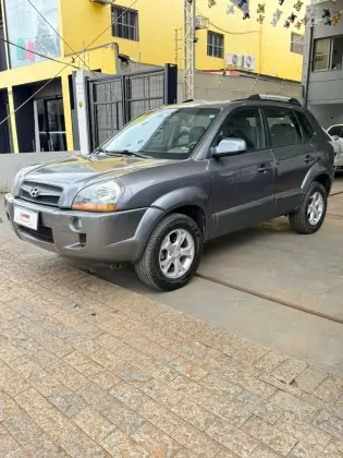 HYUNDAI TUCSON 2.0 MPFI GLS 16V 143CV 2WD FLEX 4P AUTOMÁTICO HYUNDAI TUCSON 2.0 MPFI GLS 16V 143CV 2WD FLEX 4P AUTOMÁTICO
