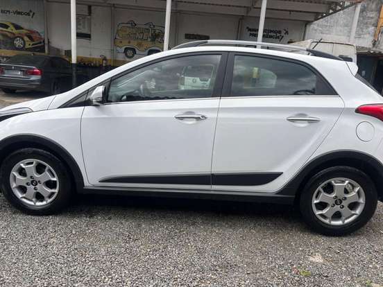 HYUNDAI-HB20-2015