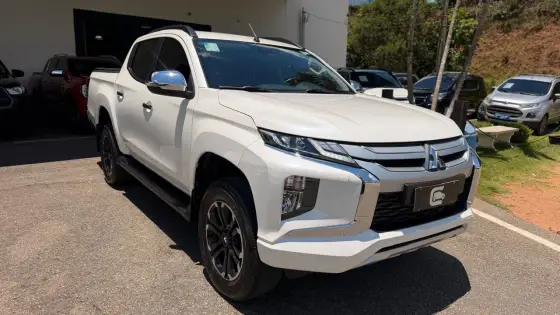 MITSUBISHI L200 TRITON 2.4 16V TURBO DIESEL SPORT HPE CD 4P 4X4 AUTOMÁTICO