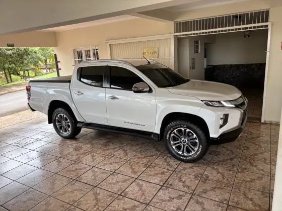 MITSUBISHI L200 TRITON 2.4 16V TURBO DIESEL SPORT HPE-S CD 4P 4X4 AUTOMÁTICO