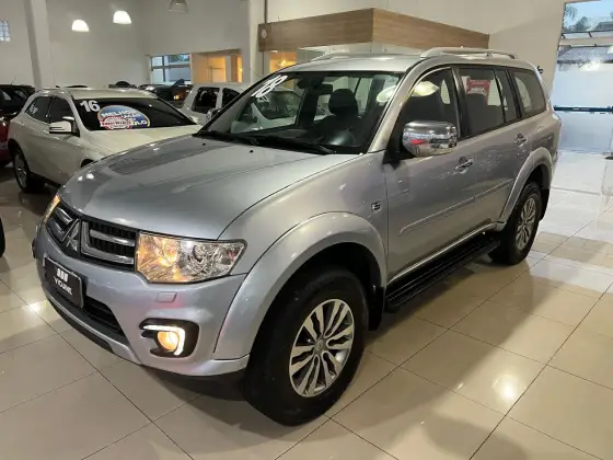 MITSUBISHI PAJERO 3.2 HPE 4X4 7 LUGARES 16V TURBO INTERCOOLER DIESEL 4P AUTOMÁTICO MITSUBISHI PAJERO 3.2 HPE 4X4 7 LUGARES 16V TURBO INTERCOOLER DIESEL 4P AUTOMÁTICO
