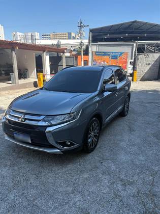 MITSUBISHI OUTLANDER 2.2 4X4 16V DIESEL 4P AUTOMÁTICO