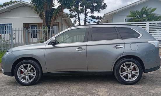 MITSUBISHI-OUTLANDER-2013