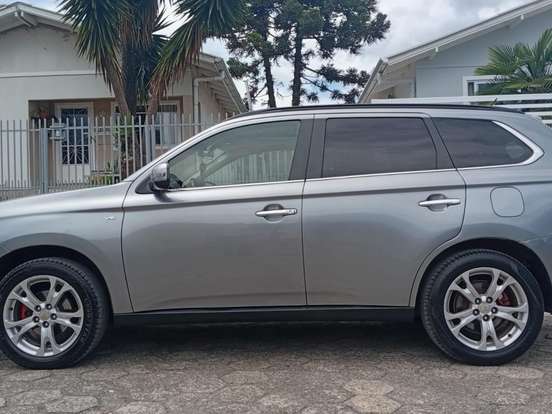 MITSUBISHI-OUTLANDER-3.0 GT 4X4 V6 24V GASOLINA 4P AUTOMÁTICO MITSUBISHI-OUTLANDER-2013