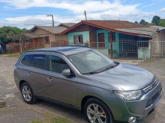 MITSUBISHI-OUTLANDER-3.0 GT 4X4 V6 24V GASOLINA 4P AUTOMÁTICO MITSUBISHI-OUTLANDER-2013