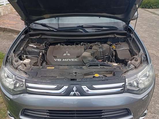 MITSUBISHI-OUTLANDER-3.0 GT 4X4 V6 24V GASOLINA 4P AUTOMÁTICO MITSUBISHI-OUTLANDER-2013