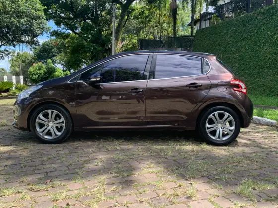 PEUGEOT 208 1.6 GRIFFE 16V FLEX 4P AUTOMÁTICO PEUGEOT 208 1.6 GRIFFE 16V FLEX 4P AUTOMÁTICO