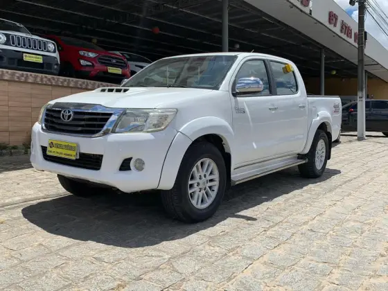 TOYOTA HILUX 2.7 SRV 4X4 CD 16V FLEX 4P AUTOMÁTICO TOYOTA HILUX 2.7 SRV 4X4 CD 16V FLEX 4P AUTOMÁTICO