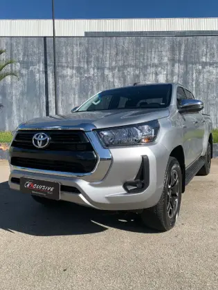 TOYOTA HILUX 2.8 D-4D TURBO DIESEL CD SRV 4X4 AUTOMÁTICO TOYOTA HILUX 2.8 D-4D TURBO DIESEL CD SRV 4X4 AUTOMÁTICO