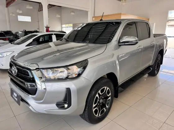 TOYOTA HILUX 2.8 D-4D TURBO DIESEL CD SRV 4X4 AUTOMÁTICO