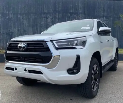 TOYOTA HILUX 2.8 D-4D TURBO DIESEL CD SRX 4X4 AUTOMÁTICO TOYOTA HILUX 2.8 D-4D TURBO DIESEL CD SRX 4X4 AUTOMÁTICO