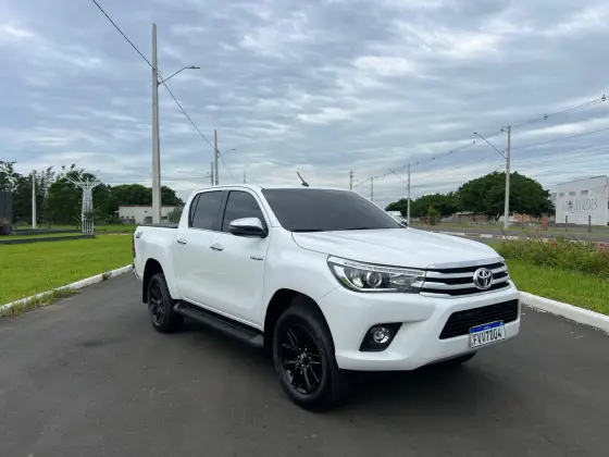 TOYOTA HILUX 2.8 SRX 4X4 CD 16V DIESEL 4P AUTOMÁTICO