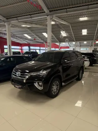 TOYOTA HILUX SW4 2.8 SRX 4X4 16V TURBO INTERCOOLER DIESEL 4P AUTOMÁTICO TOYOTA HILUX SW4 2.8 SRX 4X4 16V TURBO INTERCOOLER DIESEL 4P AUTOMÁTICO