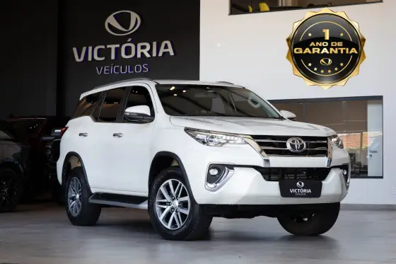 TOYOTA HILUX SW4 2.8 SRX 4X4 7 LUGARES 16V TURBO INTERCOOLER DIESEL 4P AUTOMÁTICO