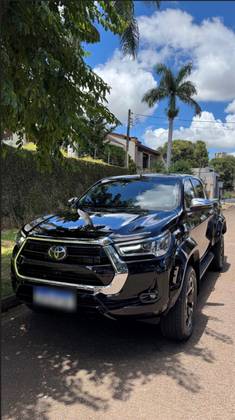 TOYOTA HILUX 2.8 D-4D TURBO DIESEL CD SRX PLUS 4X4 AUTOMÁTICO