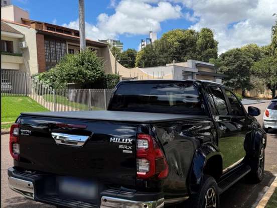 TOYOTA-HILUX-2.8 D-4D TURBO DIESEL CD SRX PLUS 4X4 AUTOMÁTICO TOYOTA-HILUX-2023