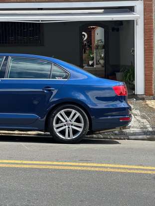 VOLKSWAGEN-JETTA-2013