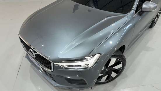 VOLVO-XC60-2.0 T5 GASOLINA MOMENTUM AWD GEARTRONIC VOLVO-XC60-2018