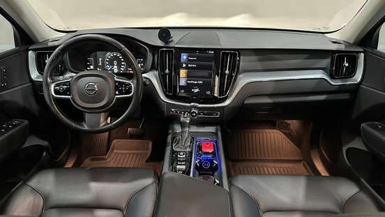 VOLVO-XC60-2018