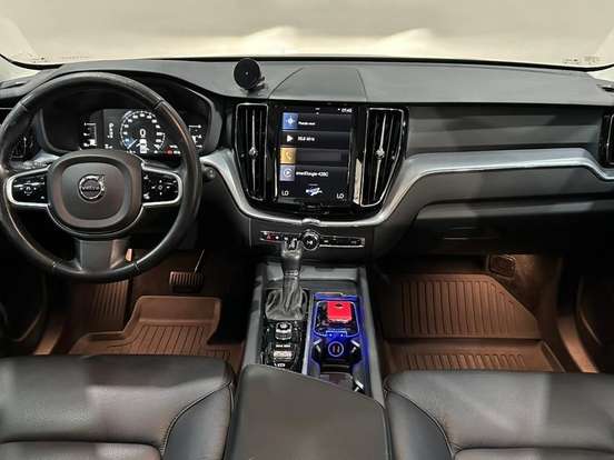 VOLVO-XC60-2.0 T5 GASOLINA MOMENTUM AWD GEARTRONIC VOLVO-XC60-2018
