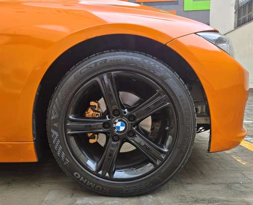 BMW-320i-2012