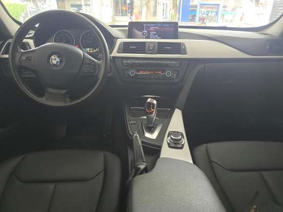 BMW-320i-2012