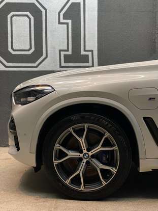 BMW-X5-2021