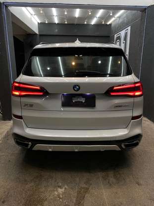 BMW-X5-2021