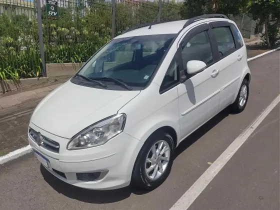FIAT IDEA 1.4 MPI ATTRACTIVE 8V FLEX 4P MANUAL FIAT IDEA 1.4 MPI ATTRACTIVE 8V FLEX 4P MANUAL