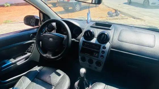 FORD FIESTA 1.6 ROCAM HATCH 8V FLEX 4P MANUAL
