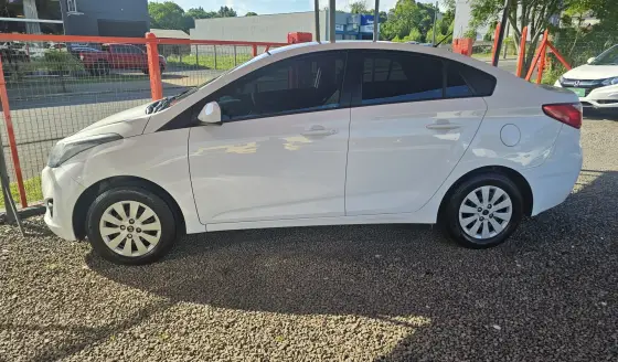 HYUNDAI HB20S 1.6 COMFORT PLUS 16V FLEX 4P MANUAL