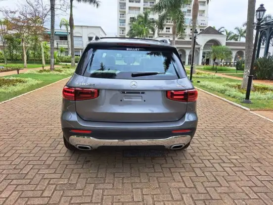 MERCEDES-BENZ-GLB 220-2025