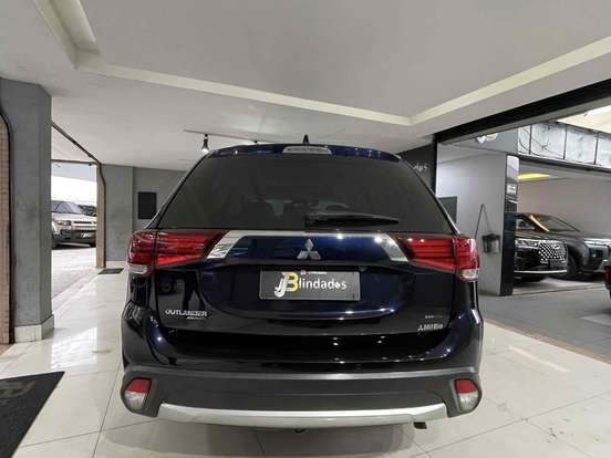 MITSUBISHI-OUTLANDER-2016