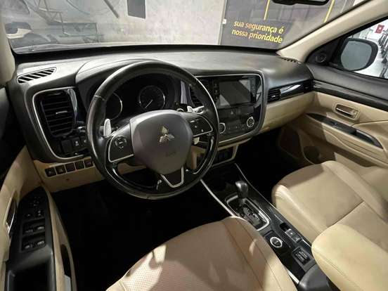 MITSUBISHI-OUTLANDER-2.2 4X4 16V DIESEL 4P AUTOMÁTICO MITSUBISHI-OUTLANDER-2016