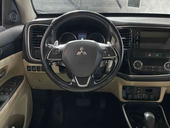 MITSUBISHI-OUTLANDER-2.2 4X4 16V DIESEL 4P AUTOMÁTICO MITSUBISHI-OUTLANDER-2016