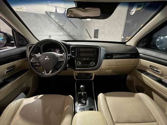 MITSUBISHI-OUTLANDER-2016